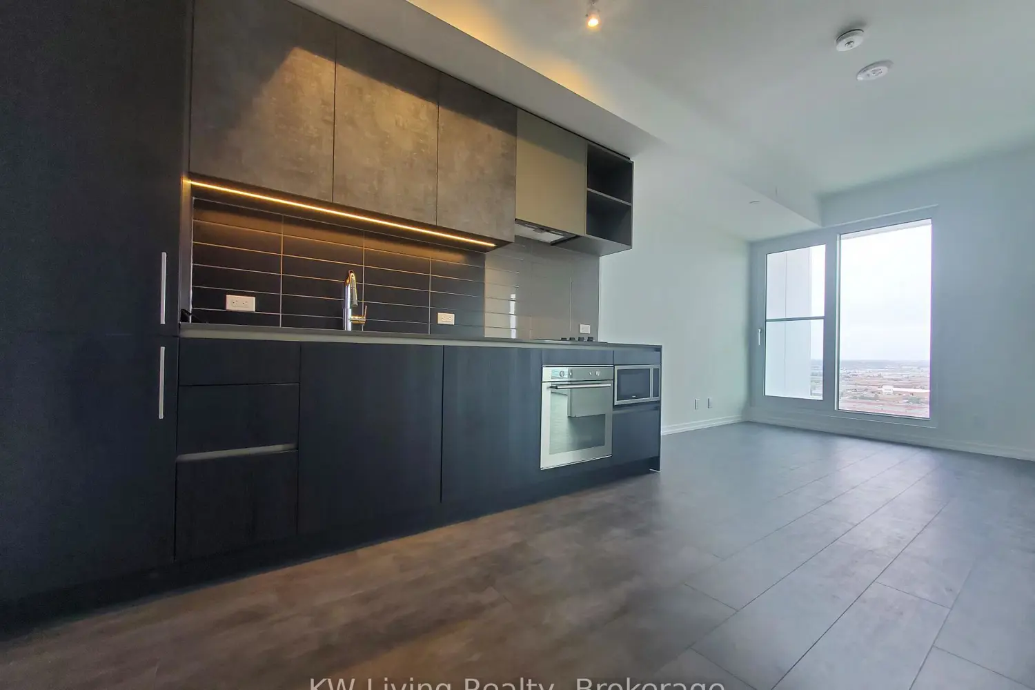 Additional image 7 of 1000 Portage Parkway 1801