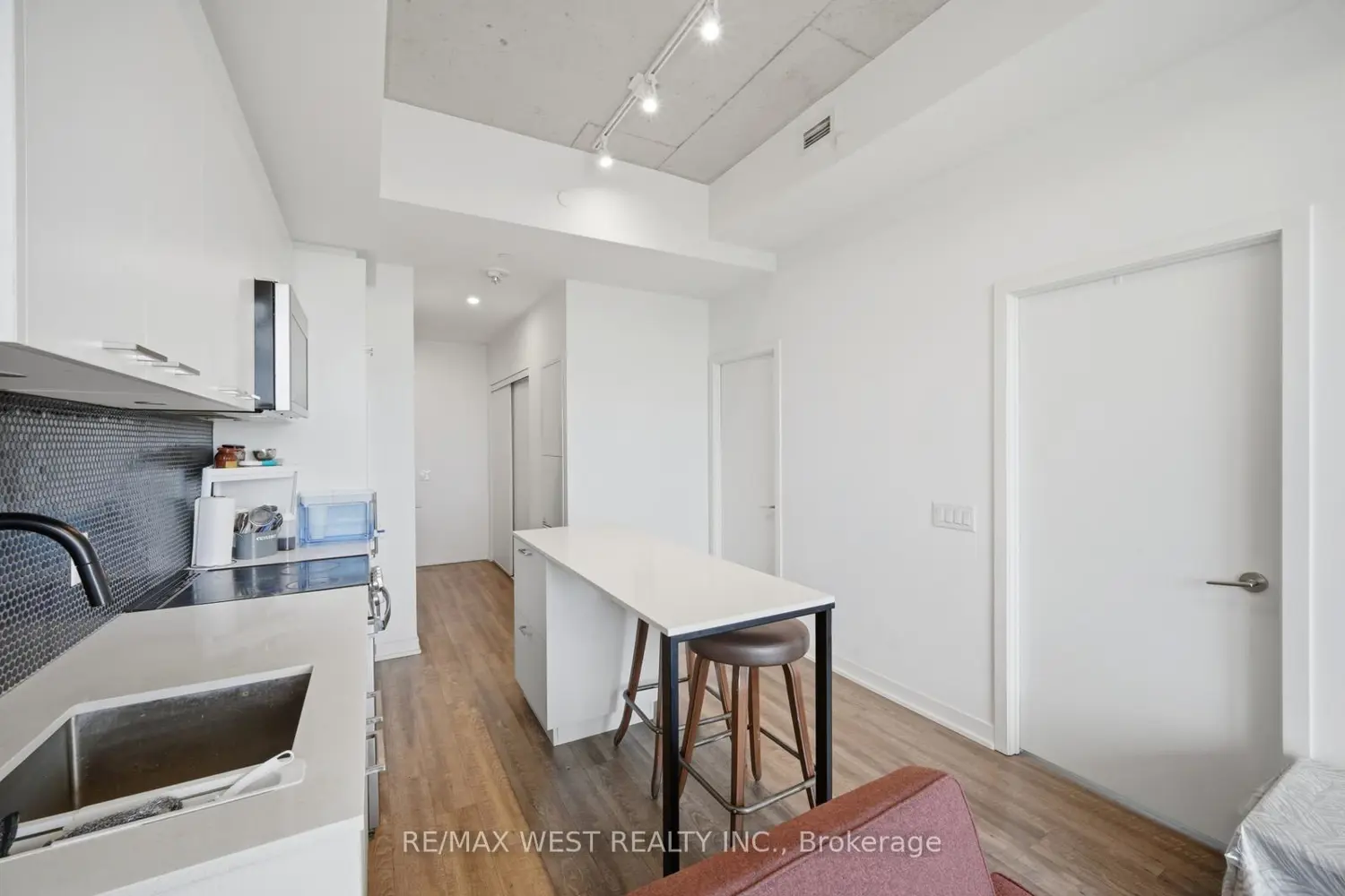 1808 St Clair Avenue 801 photo 3