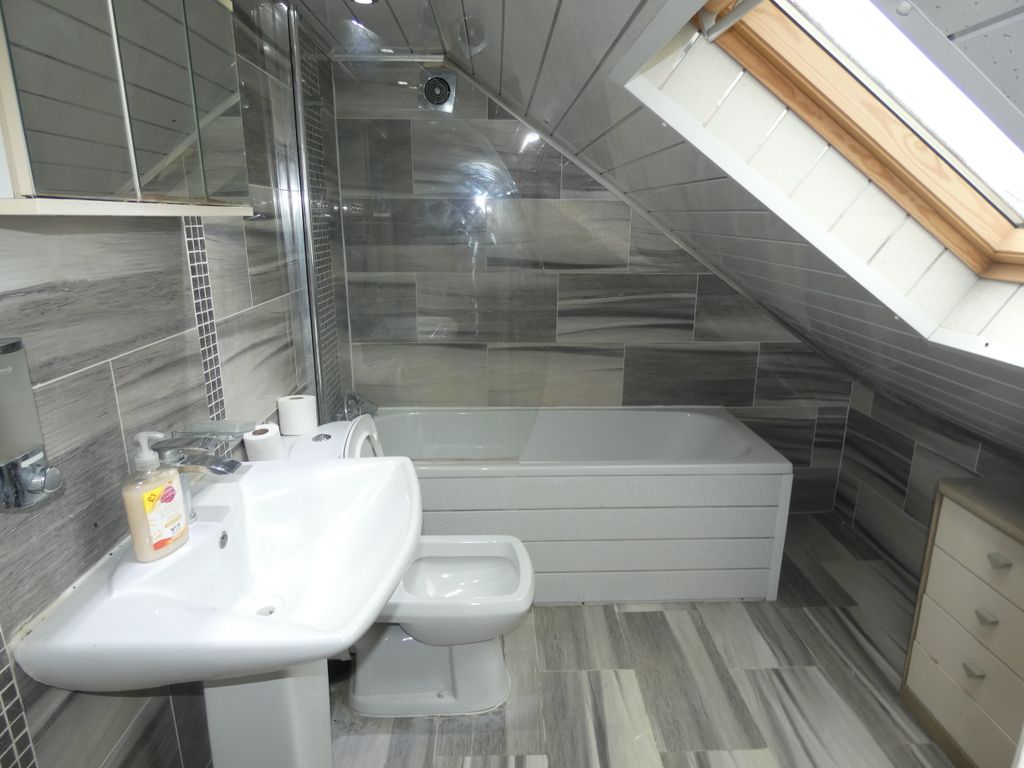 Additional image 9 of 5 bed semi-detached house to rentRunley Road, Luton LU1