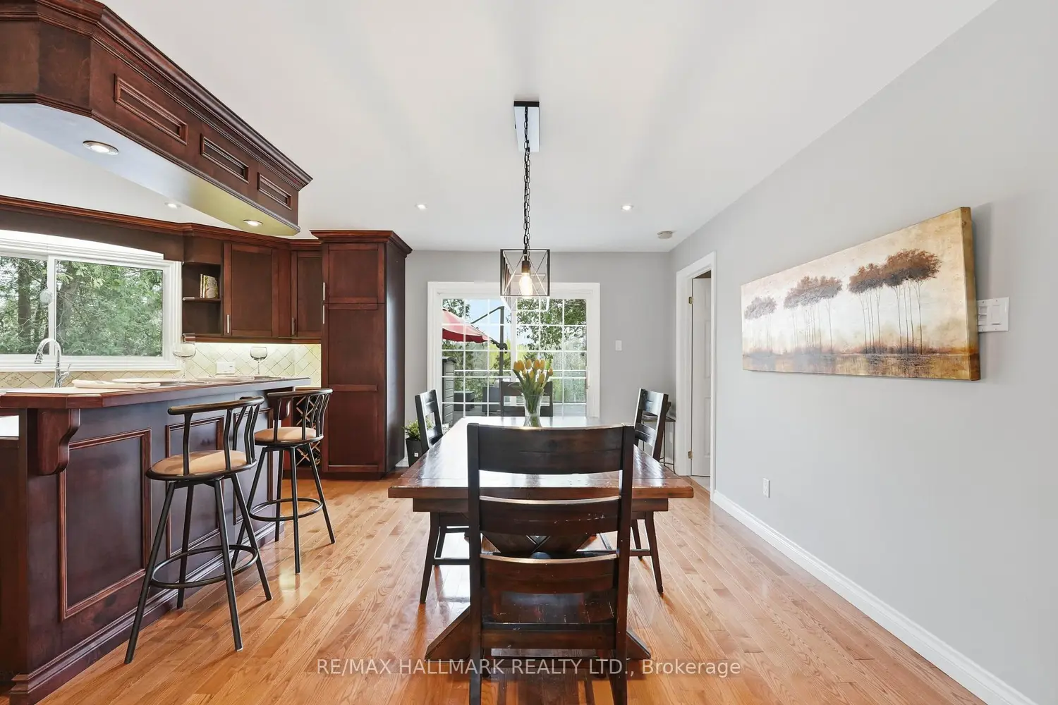 104 Riverbank Drive photo 5