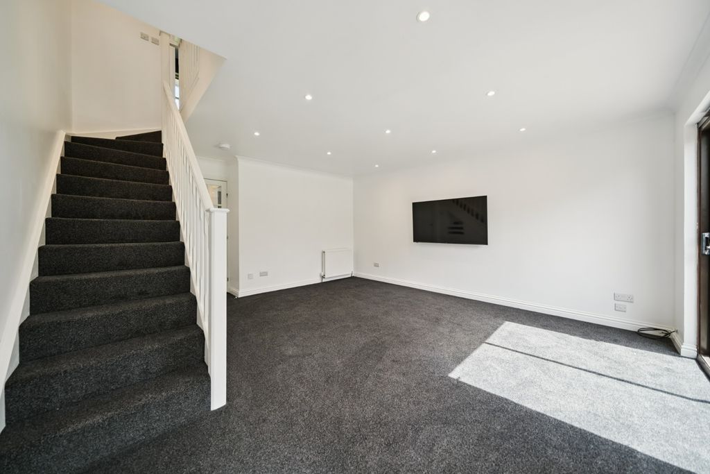 Additional image 4 of 3 bed semi-detached house to rentGlendoick Place, Newton Mearns, Glasgow G77