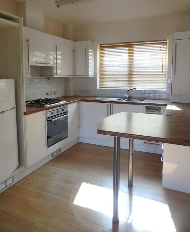 Additional image 3 of 2 bed flat to rentCroft Terrace, Prospect Place, Pembroke Dock SA72