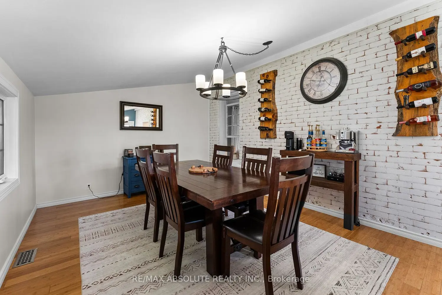 1655 River Road photo 2