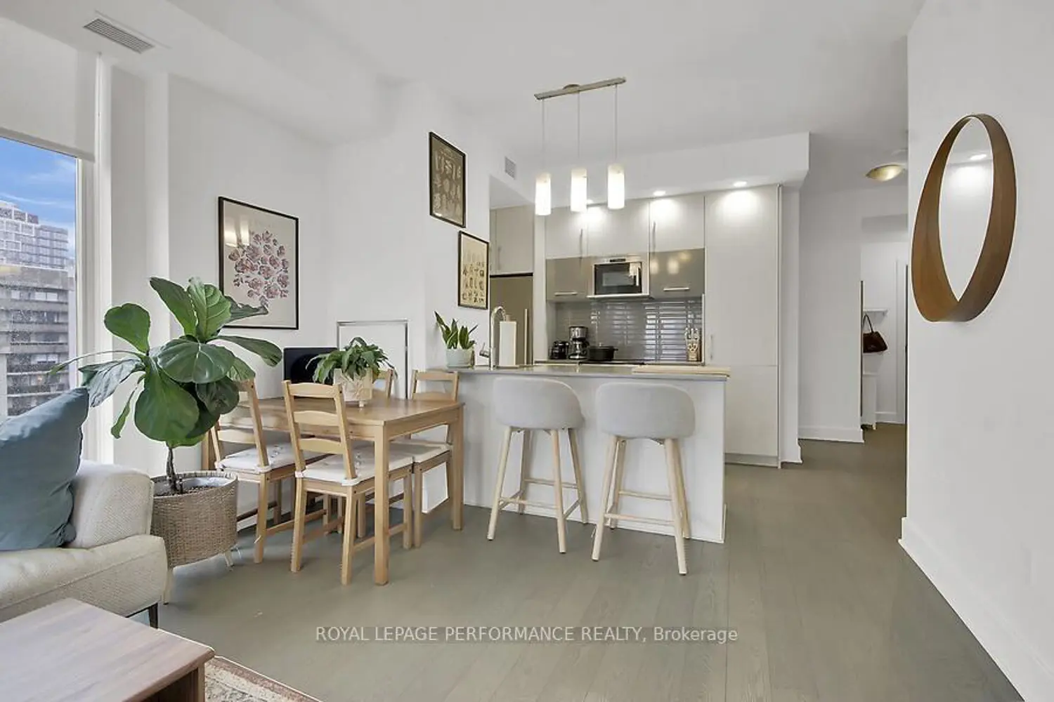 Additional image 4 of 255 Bay Street 1602