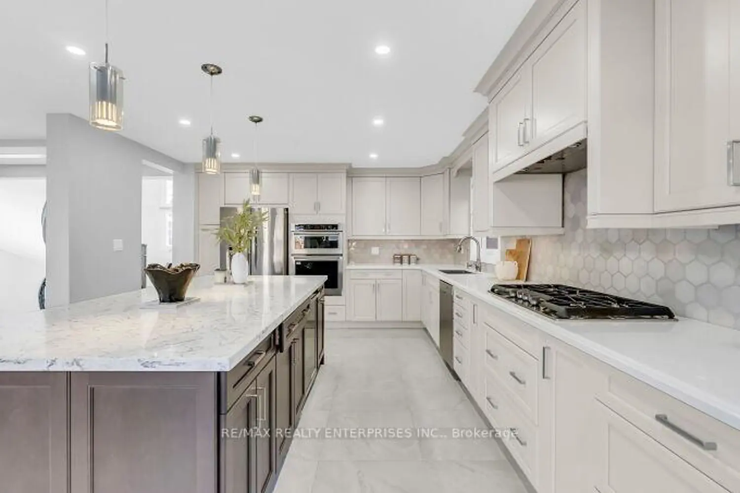 5683 Oldcastle Crescent photo 4