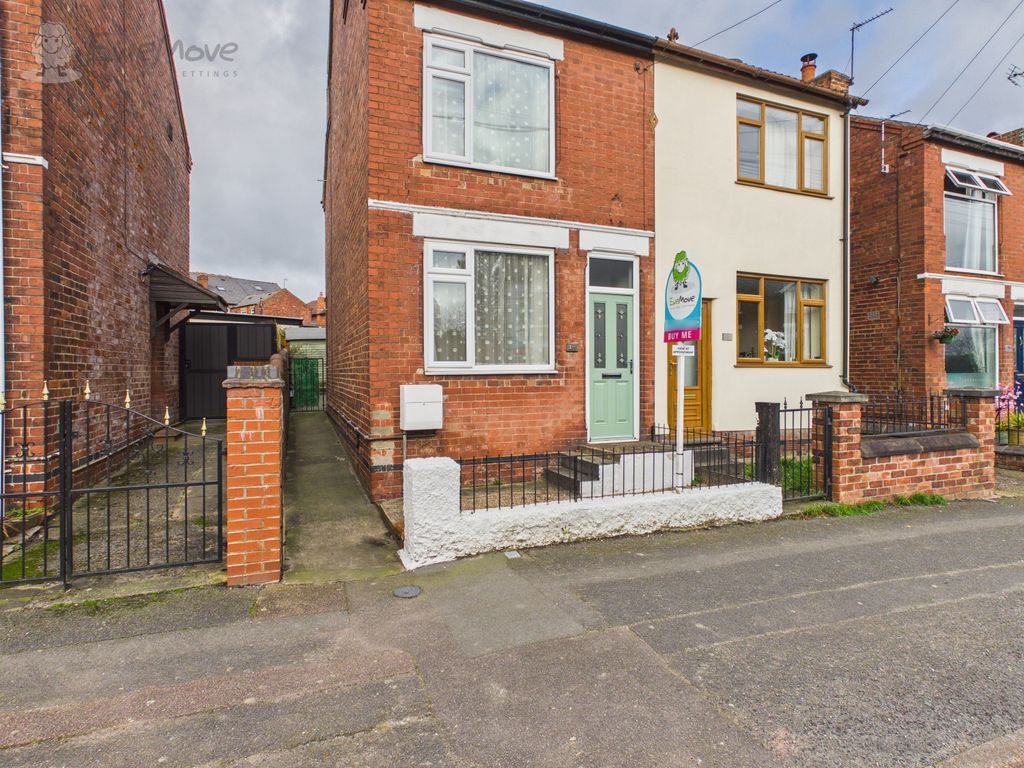 3 bed semi-detached house for salePark Road, Ilkeston, Derbyshire DE7