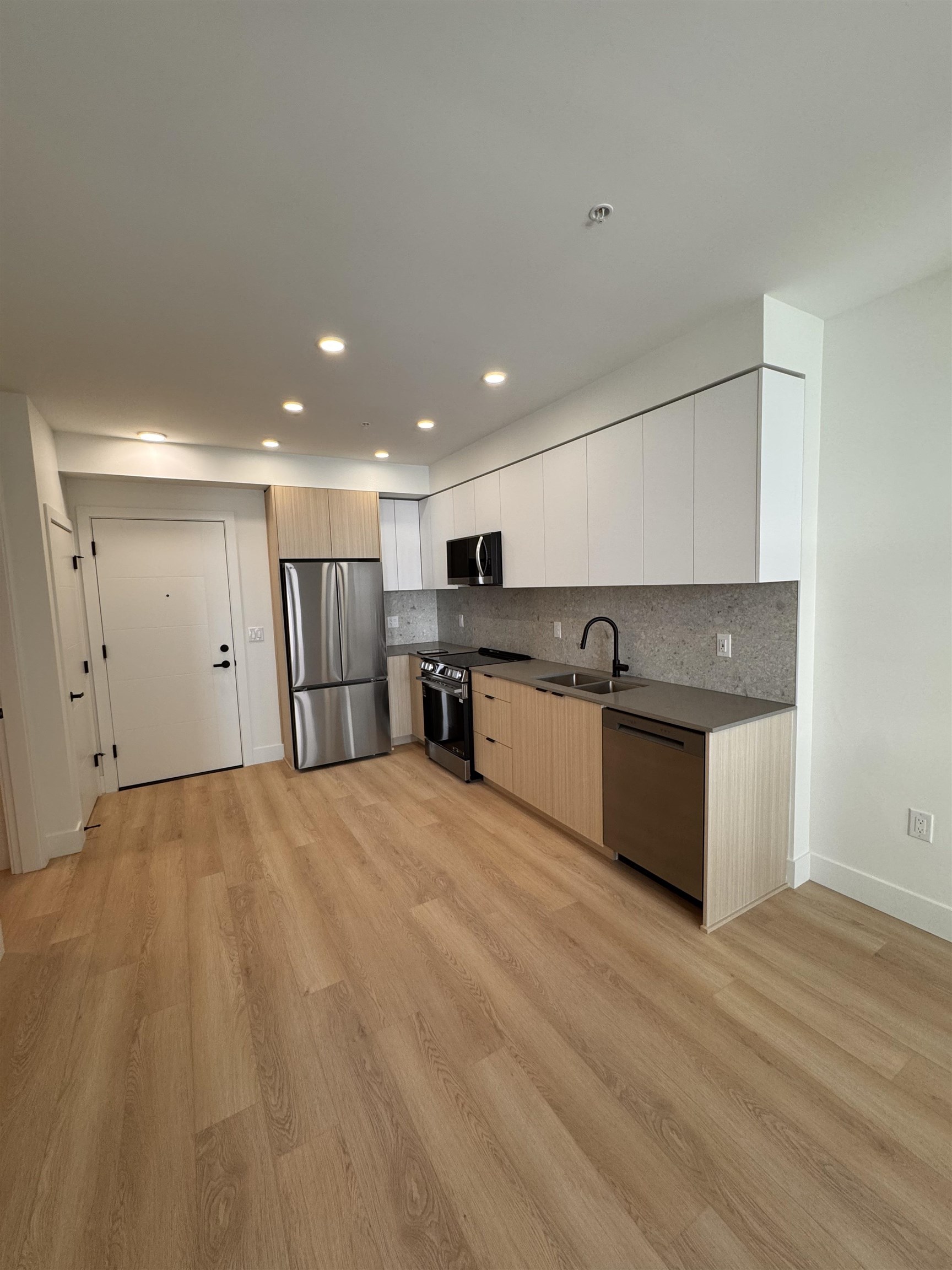 Additional image 3 of 303-13455 94a Avenue, Surrey, BC, V3V 0H3