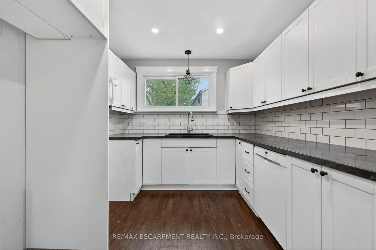 Additional image 4 of 149 St. Catherine Street 13
