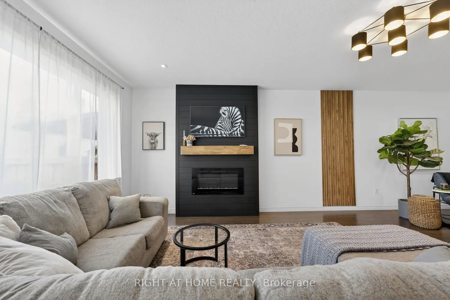 67 Ambrous Crescent photo 3