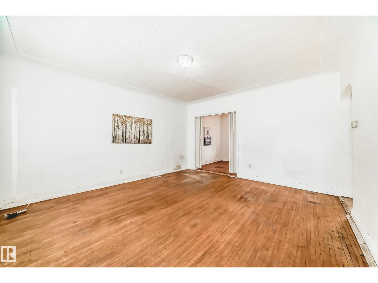 Additional image 6 of 10564 92 Street NW, Edmonton, AB, T5H1T9