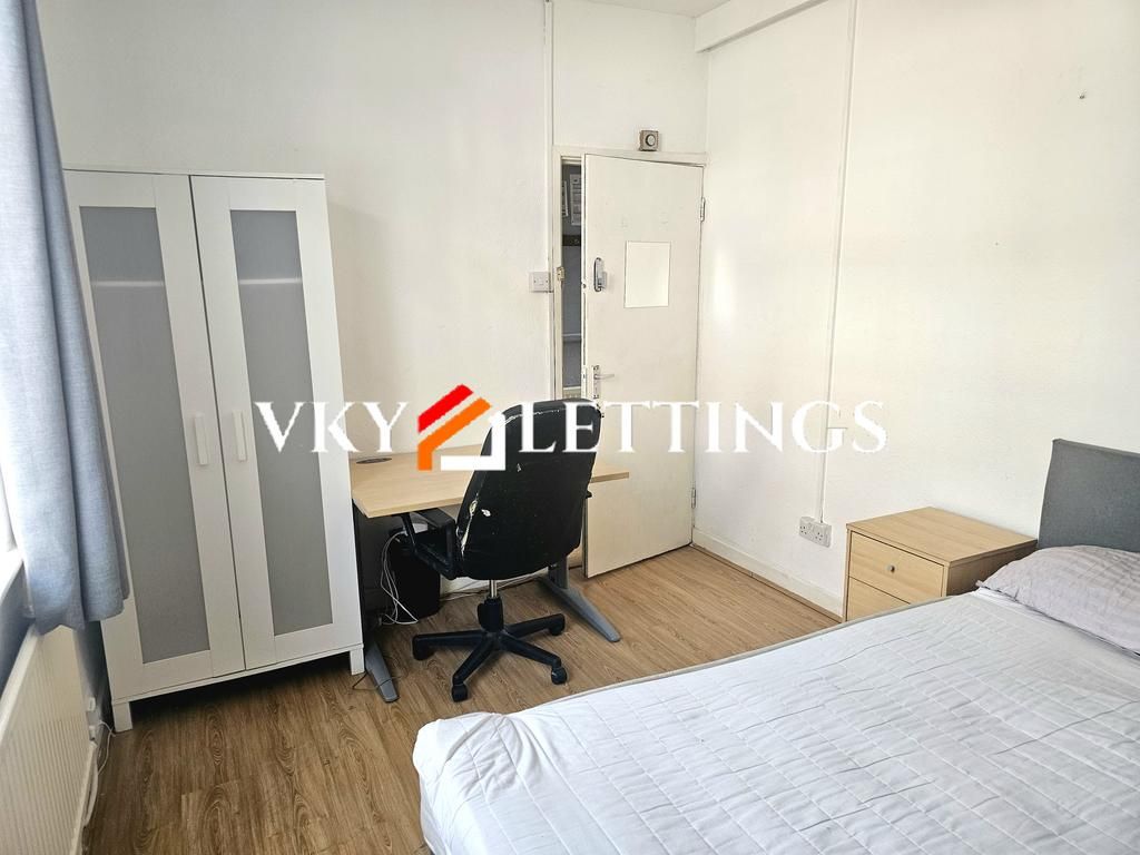4 bed shared accommodation to rentBrook Street, Pontypridd CF37