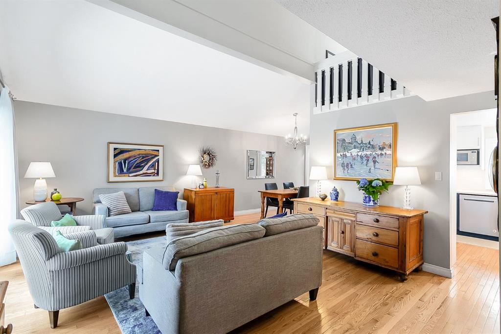 Additional image 3 of 124 Oakchurch Place SW, Calgary, AB, T2V 4B5