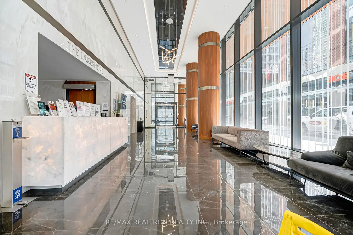 Additional image 17 of 19 Bathurst Street 811