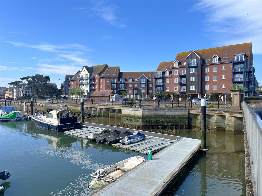 2 bed flat for saleCorscombe Close, Weymouth DT4