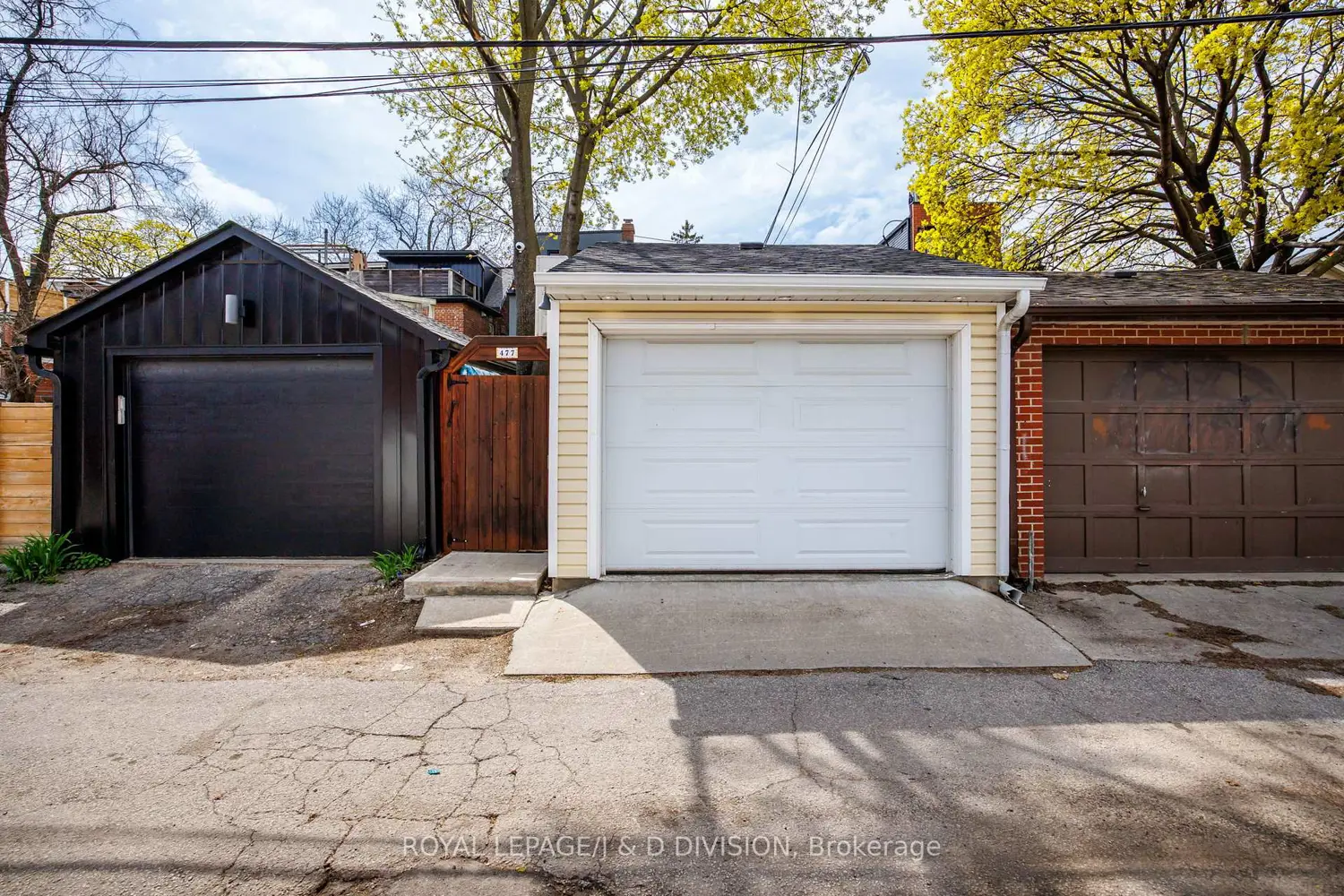 Additional image 16 of 477 Roxton Road