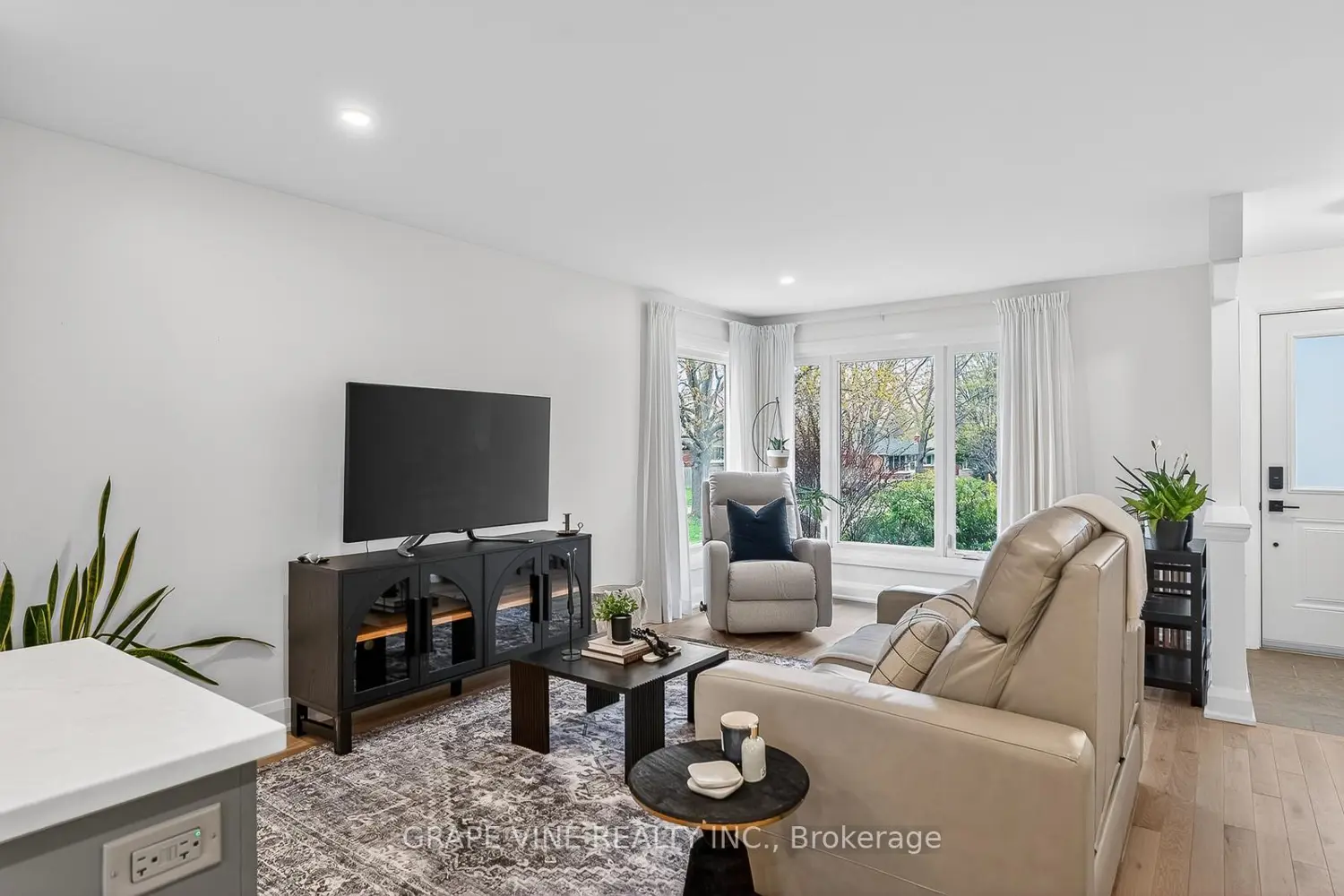 Additional image 8 of 730 Holt Crescent