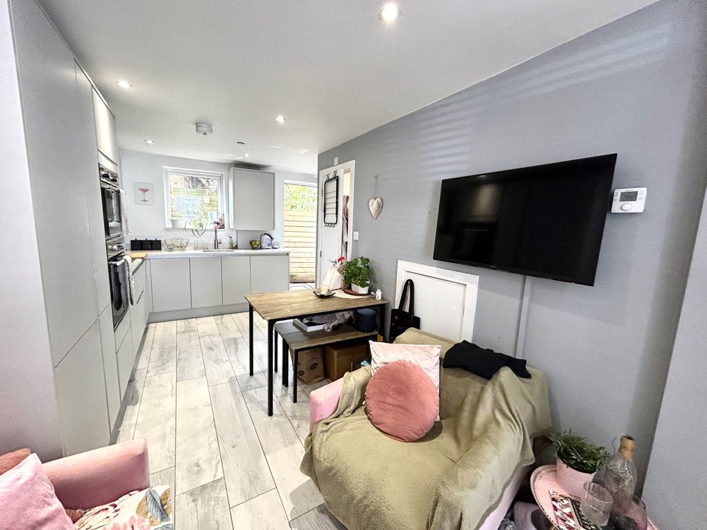 Additional image 6 of 3 bed property to rentPlassey Street, Penarth CF64