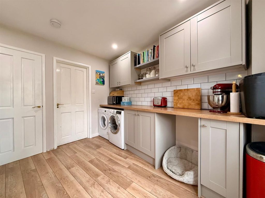 Additional image 7 of 5 bed detached house to rentTeme Avenue, Malvern WR14