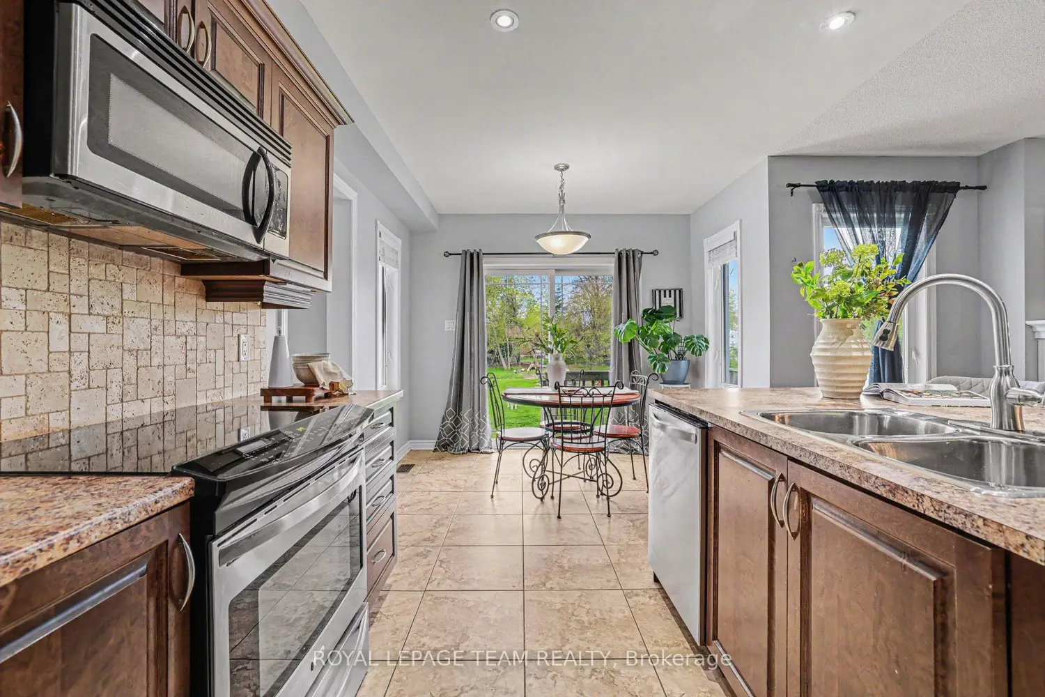 77 Chanonhouse Drive photo 5