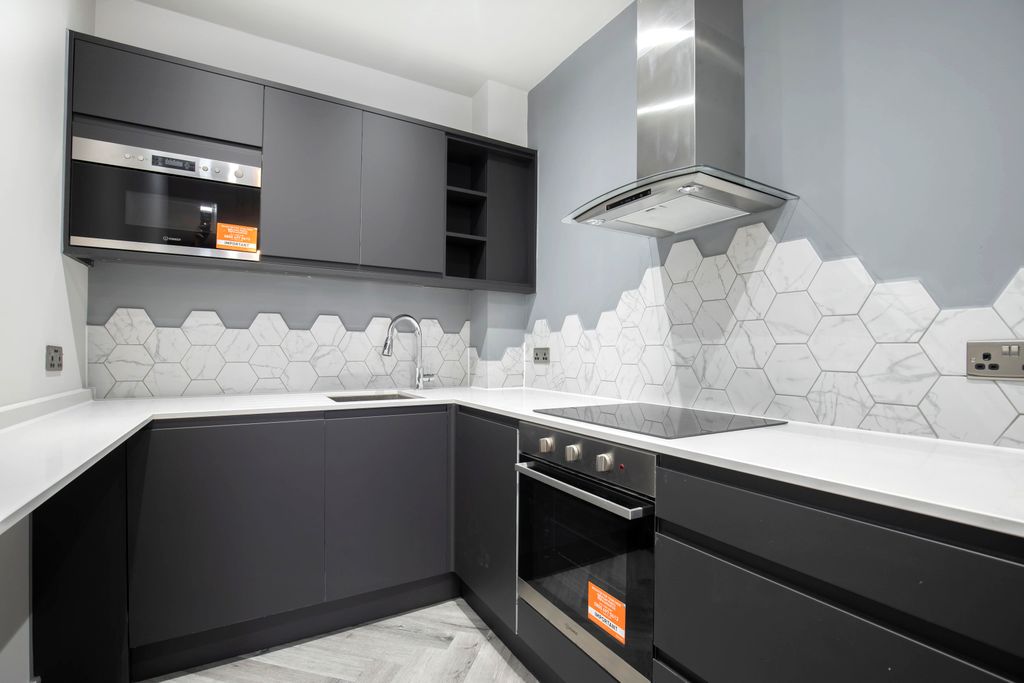 2 bed flat to rentBuckingham Court, Wellington Street, Cheltenham GL50