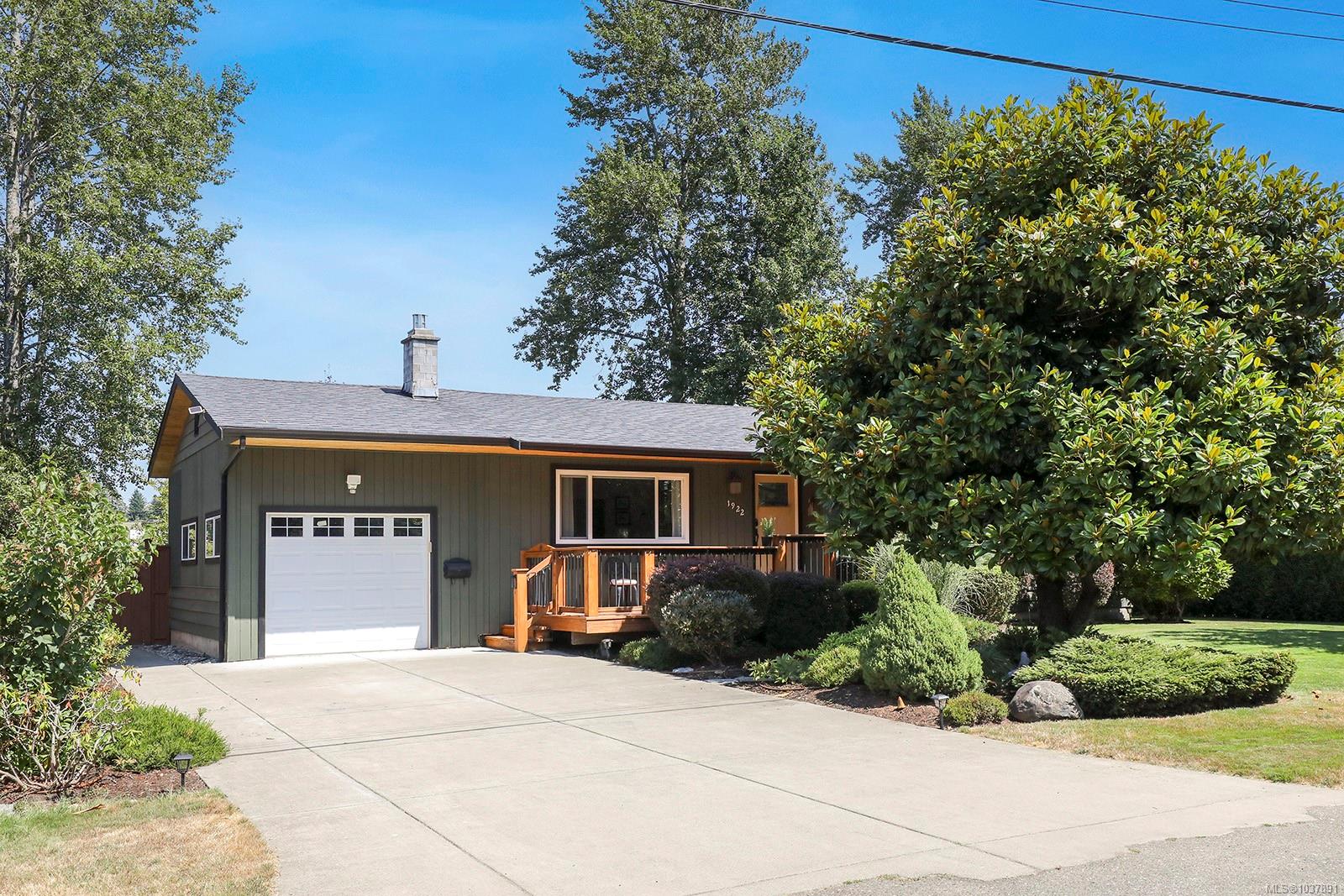 1922 Richardson Avenue, Comox, BC, V9M 2B4