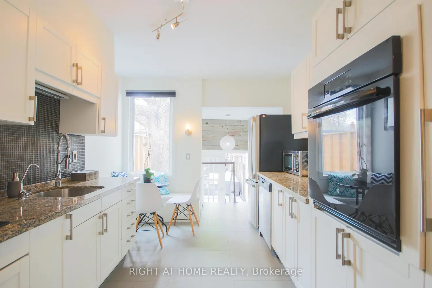 44 Rhodes Avenue photo 5