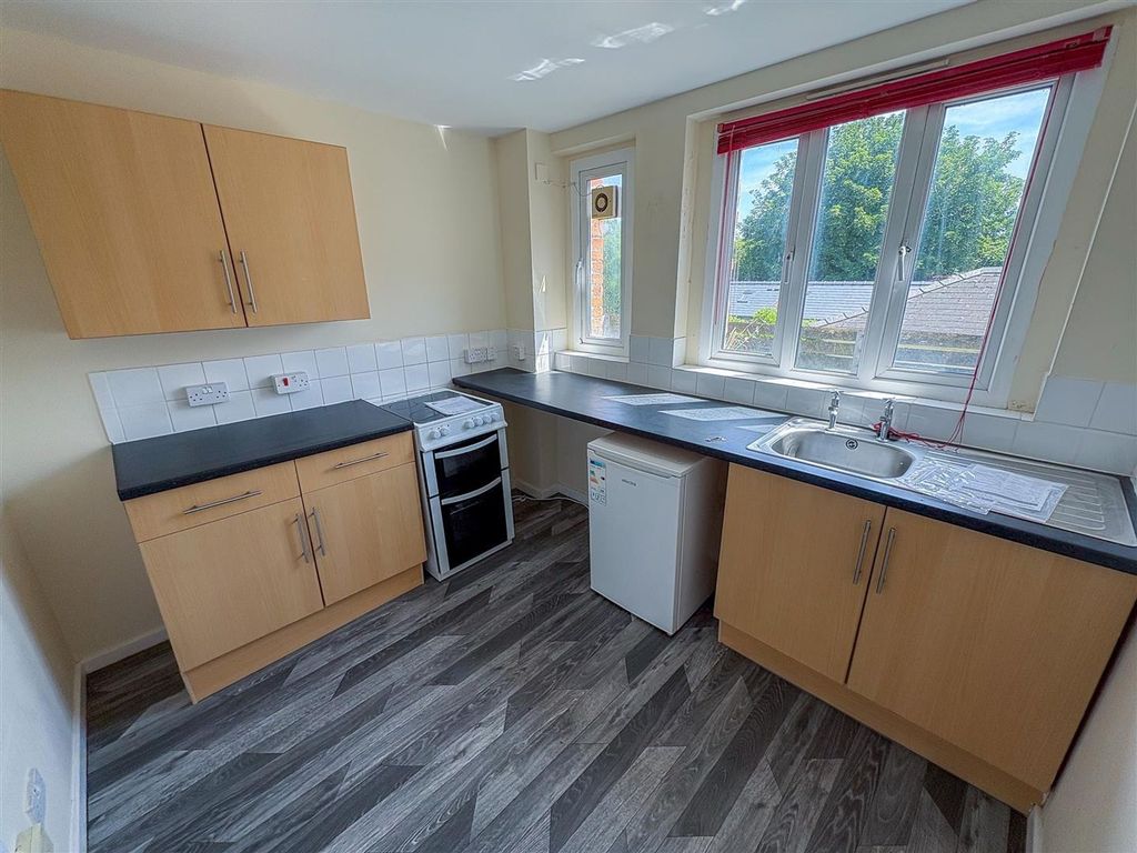 Additional image 9 of 2 bed flat to rentMain Street, Pembroke SA71