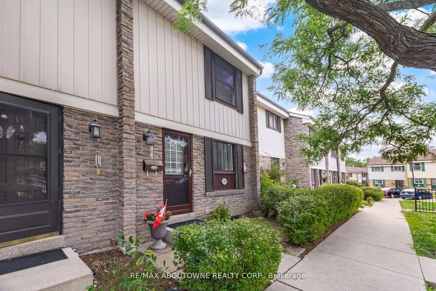 2779 Gananoque Drive 27