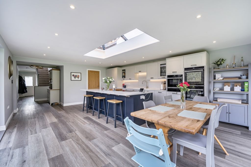 Additional image 4 of 4 bed detached house to rentMill Close, Lower Beeding, Horsham RH13