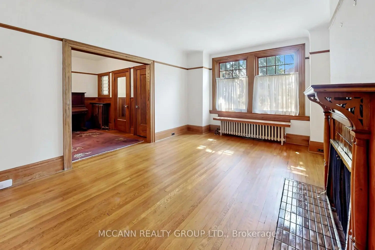252 Sheldrake Boulevard photo 3