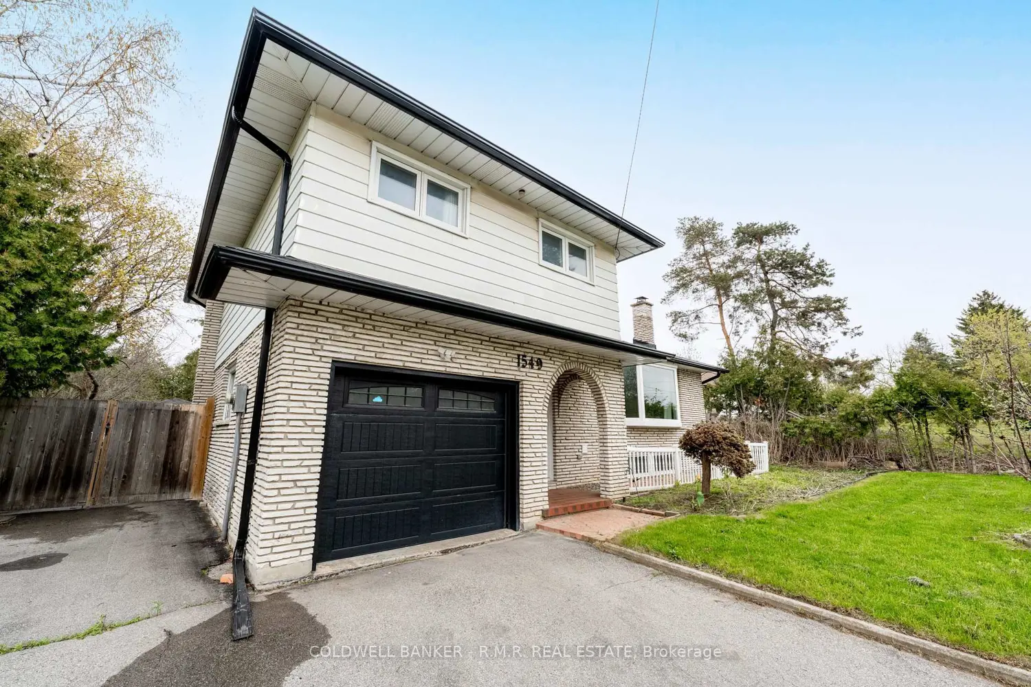 Additional image 4 of 1549 Simcoe Street