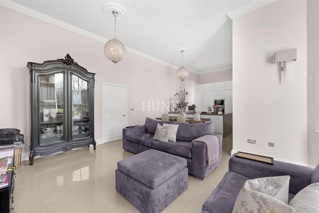Additional image 7 of 3 bed flat for saleNorthumberland House, Repton Park, Woodford Green IG8
