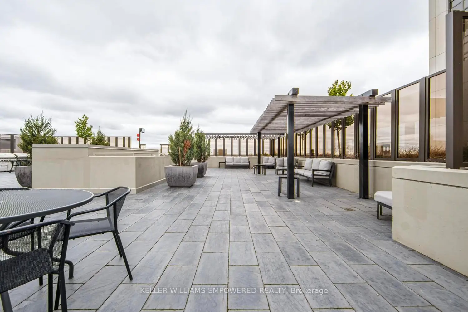 Additional image 17 of 9075 Jane Street 116