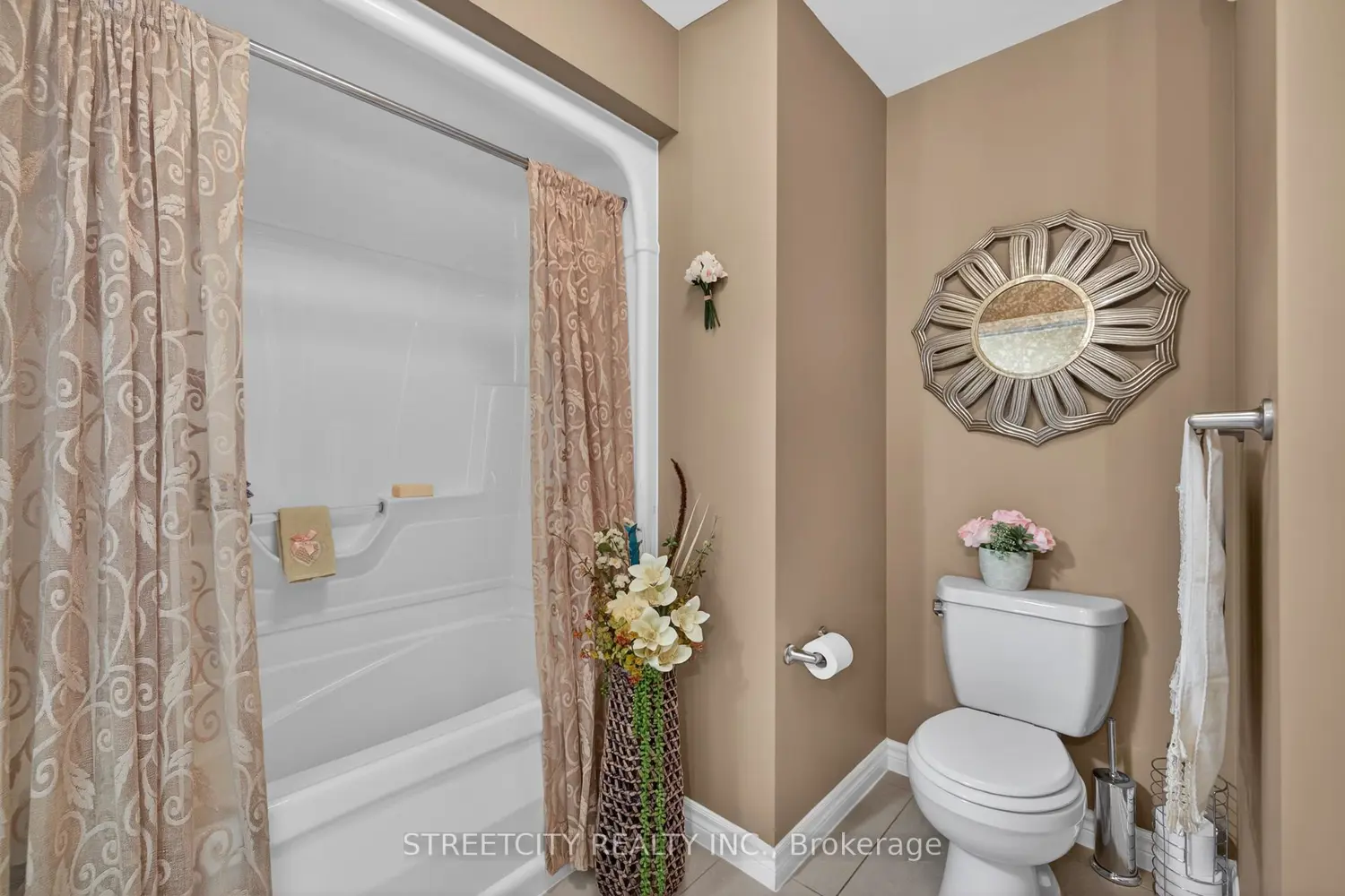 Additional image 3 of 2100 Denview Avenue 21