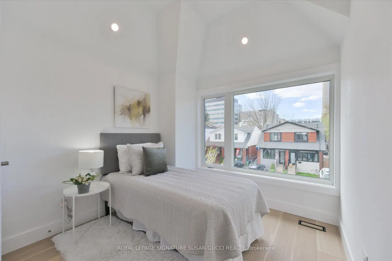 Additional image 4 of 223 Queensdale Avenue