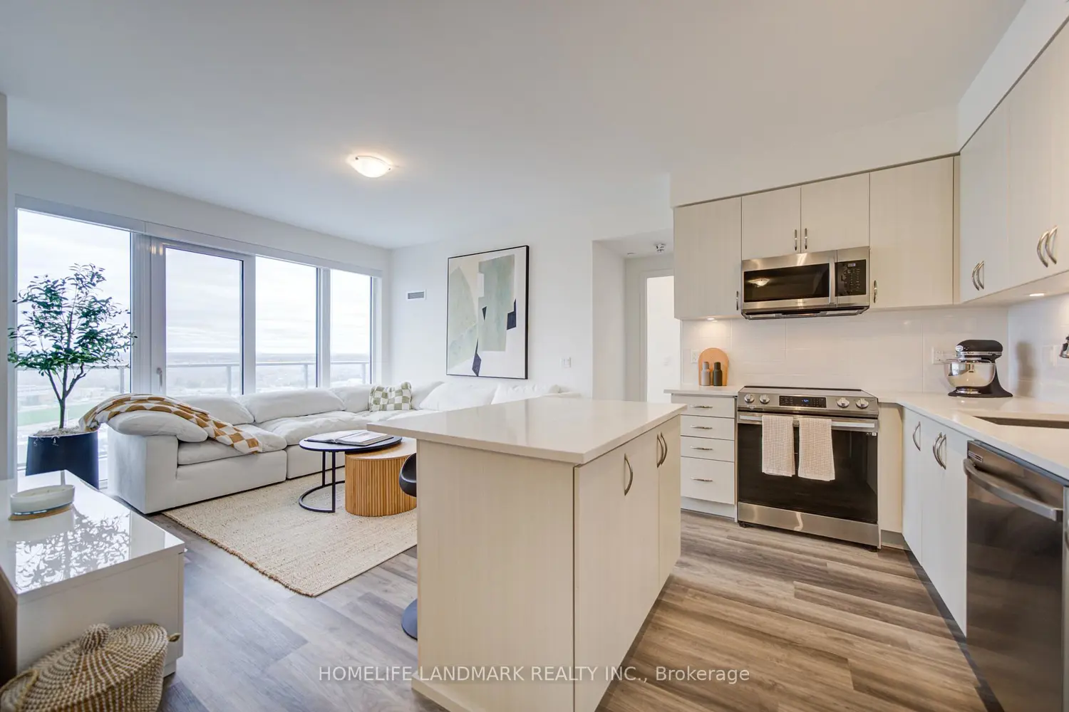 Additional image 4 of 4655 Wetcalfe Avenue 1902 B