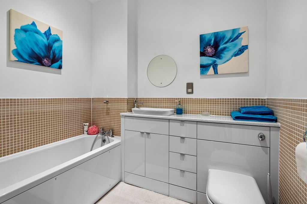 Additional image 4 of 2 bed flat for saleHartley Court, Pittville Circus Road, Pittville, Cheltenham GL52