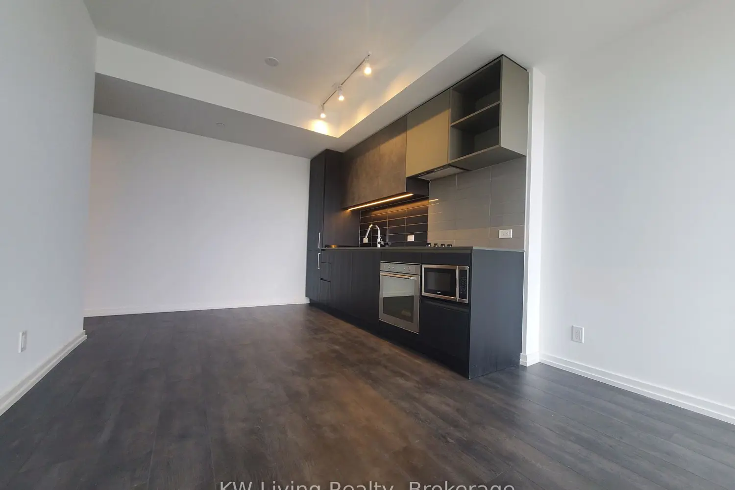 Additional image 4 of 1000 Portage Parkway 1801