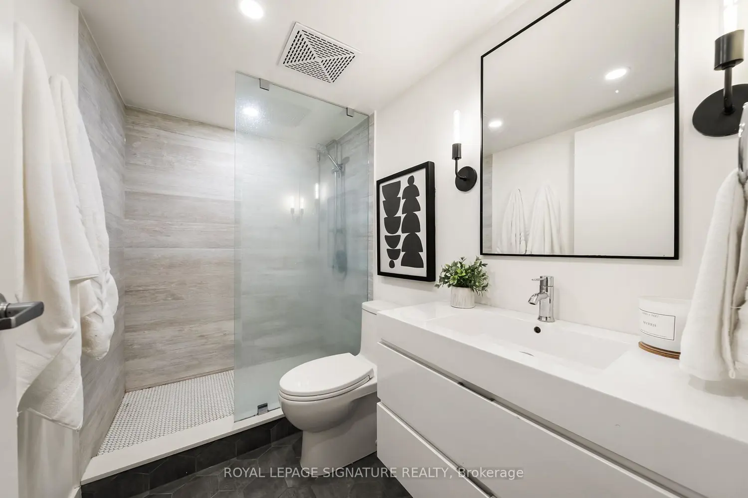 388 Richmond Street 423 photo 3