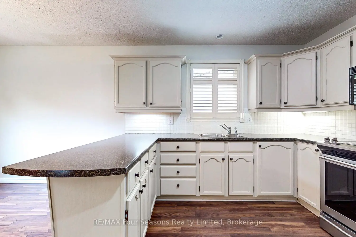 323 Hickory Street photo 2