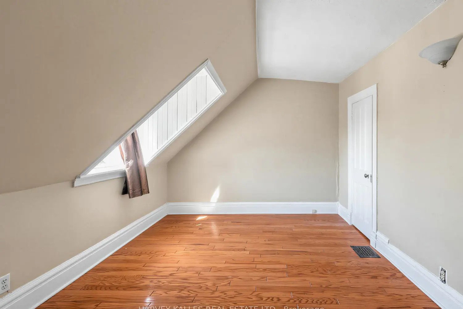 Additional image 11 of 258 Harbord Street