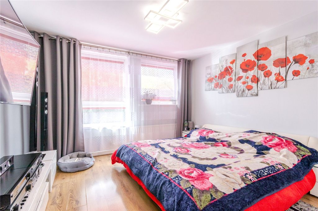 Additional image 6 of 4 bed semi-detached house for saleHinkley Close, Harefield, Uxbridge UB9