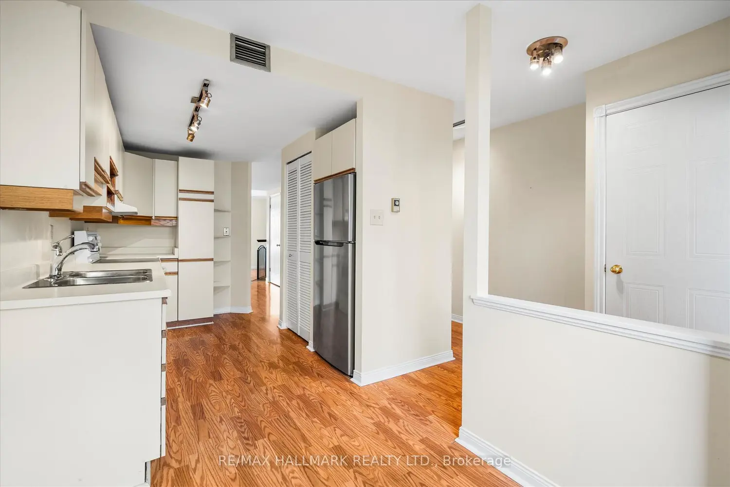 Additional image 3 of 122 Glen Manor Drive 1