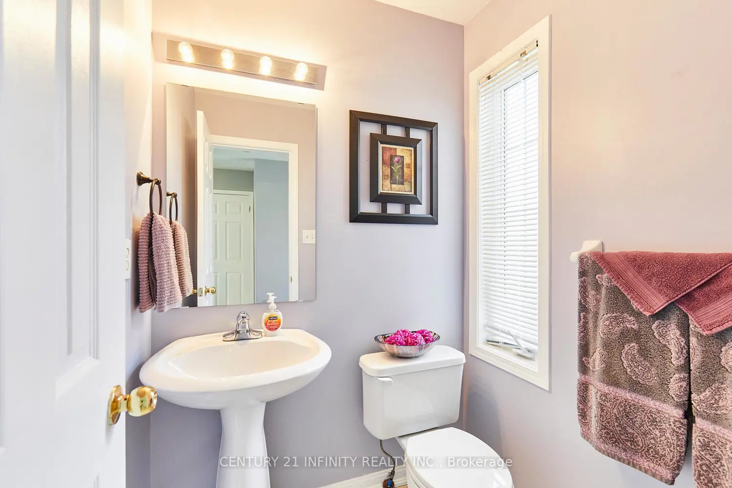 236 Scottsdale Drive photo 2
