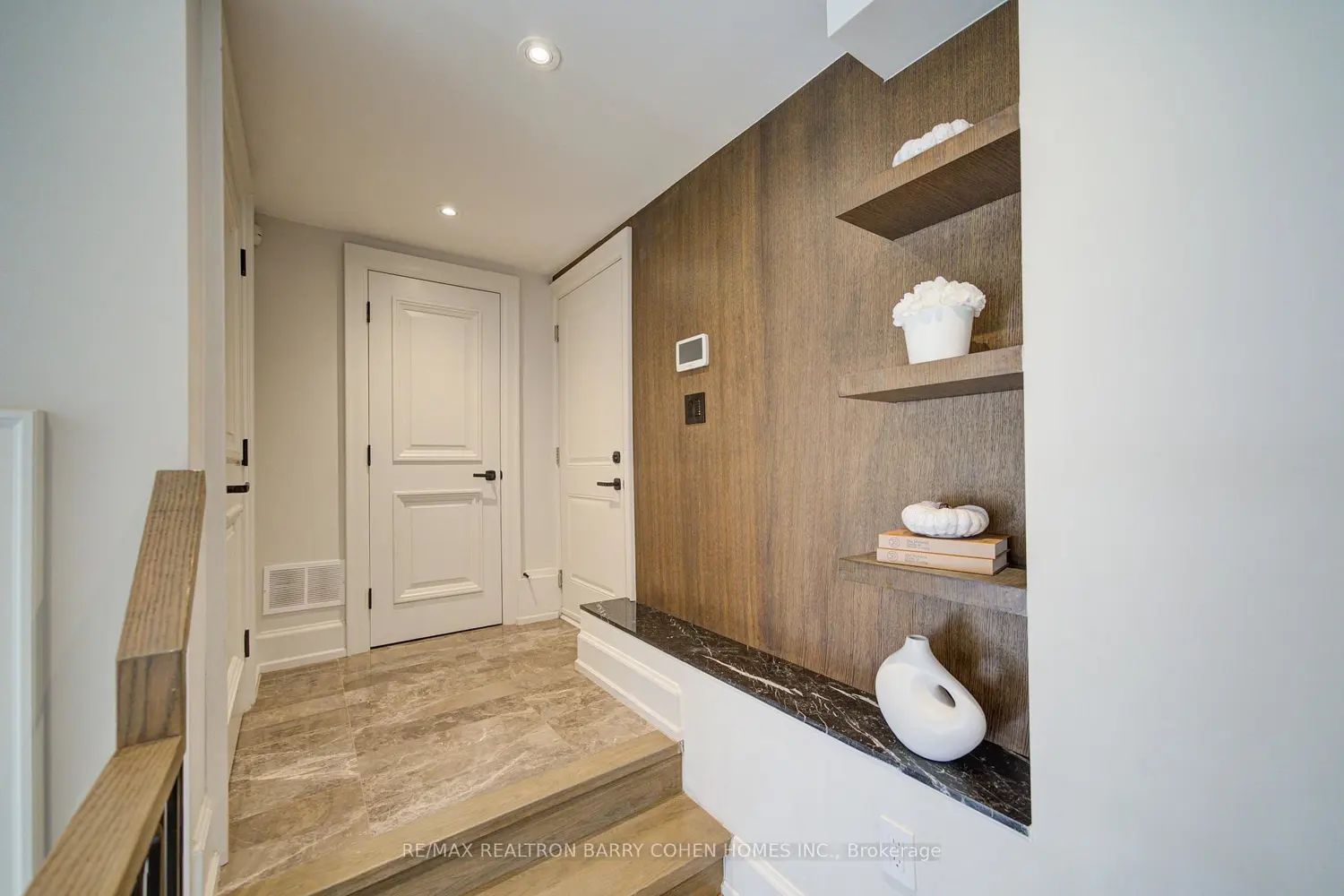 15 Ames Circle photo 3