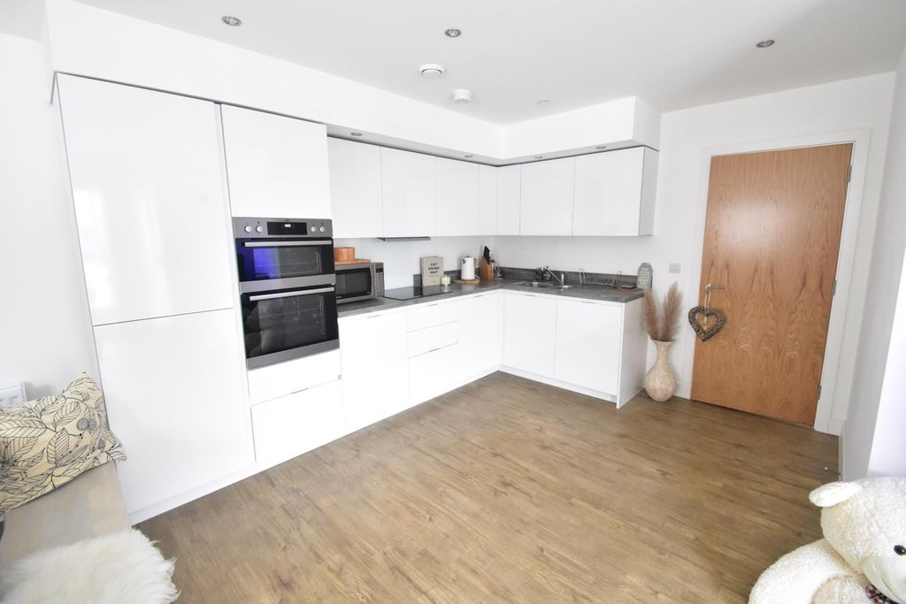 Additional image 3 of 2 bed flat to rentGriffin Court, Stirling Drive, Luton, Bedfordshire LU2