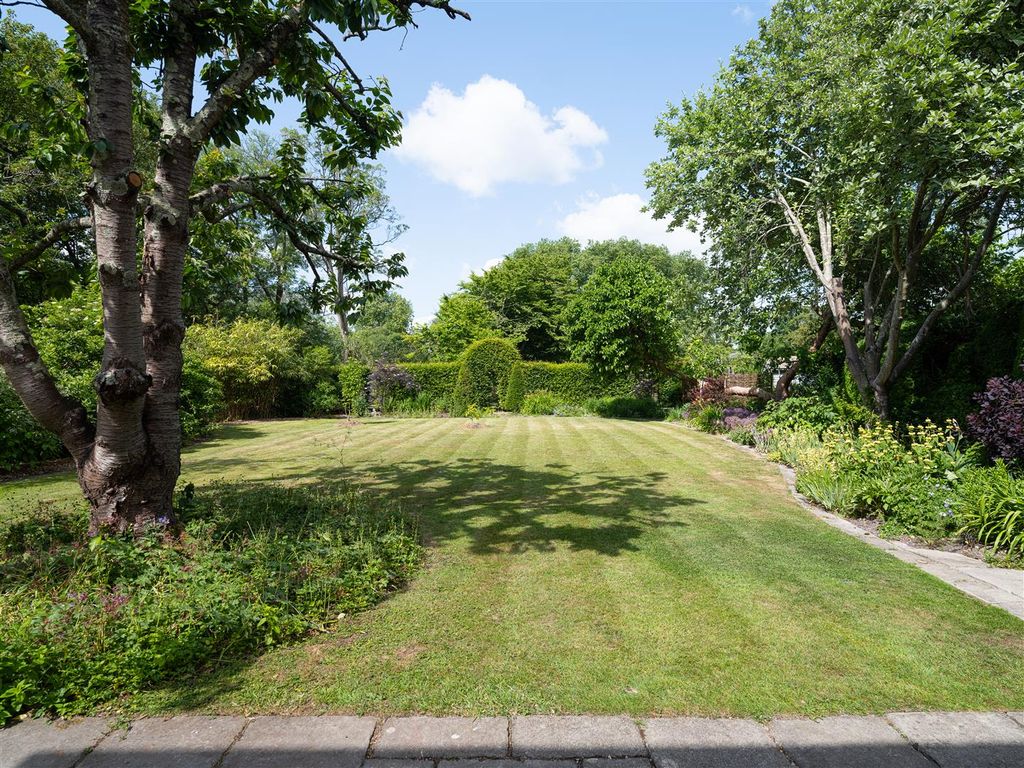 Additional image 31 of 5 bed property to rentDe Vaux Place, Salisbury SP1