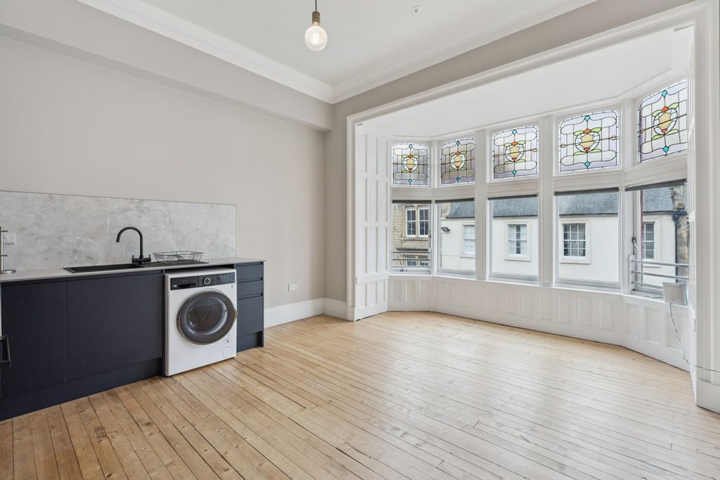 Additional image 2 of 2 bed flat to rentPort Street, Stirling, Stirlingshire FK8