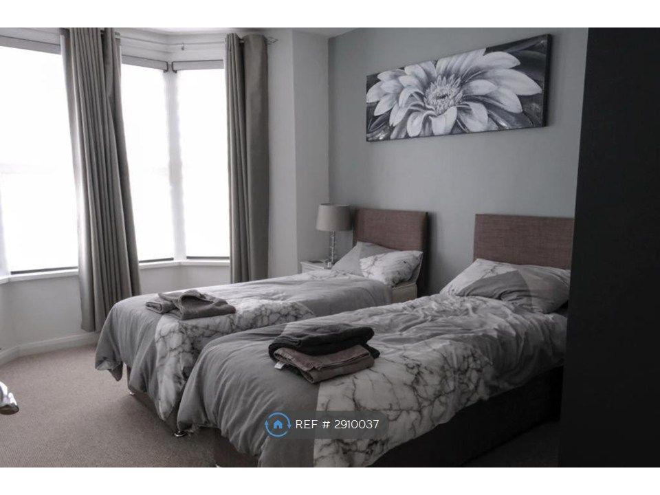 Additional image 2 of 2 bed flat to rentCounty Road, Swindon SN1