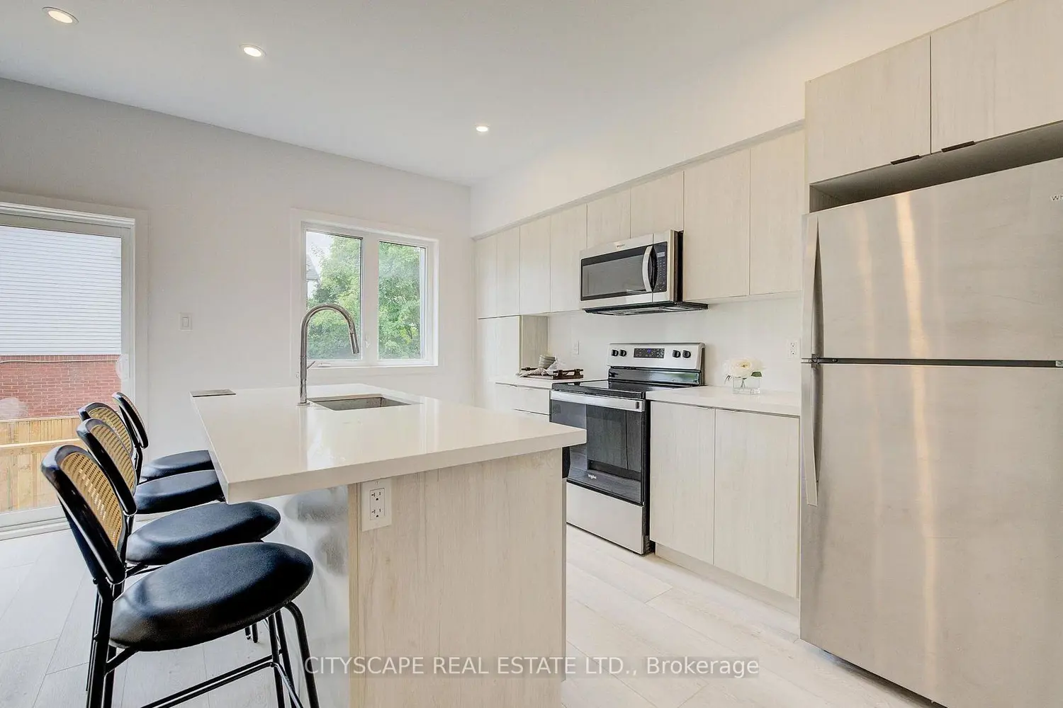 416 Dundas Street 13